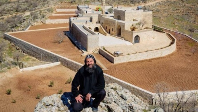 Mardin'de gözaltına alınan Süryani rahip Bilecen tahliye edildi